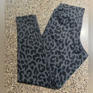 Women’s black cheetah print leggings - size large